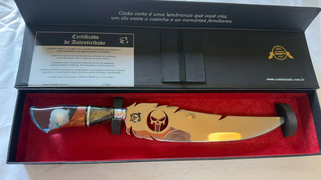Knife with decorative handle in a black box